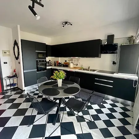 Grazioso In Centro Apartamento Génova